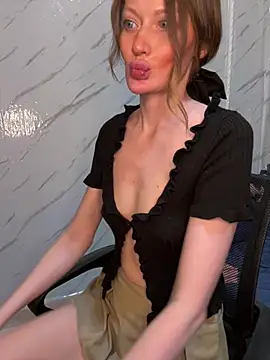 AliceeXHottie Chat XXX in diretta