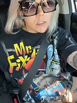 CherryBombBomb's Live XXX Chat