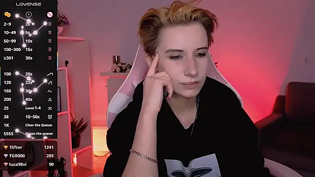 XXX chat uživo modela _Rein_ramm