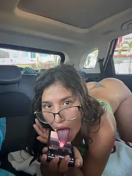 دردشة sexi_noemi الجنسية المباشرة