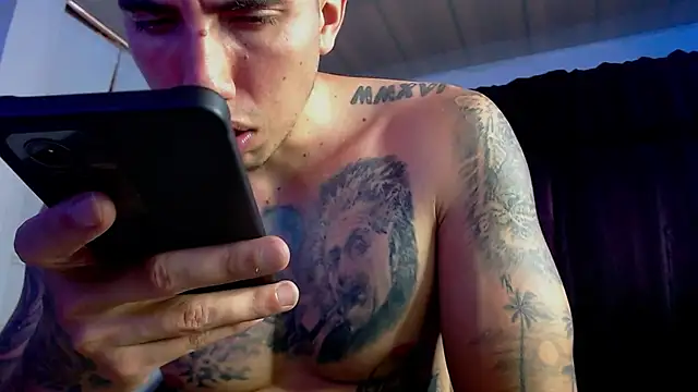 Chatroom XXX en direct de Adam_Hudsond