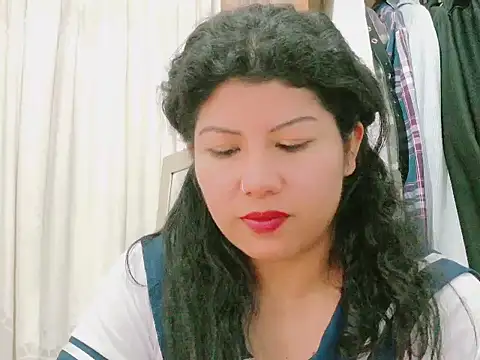 XXX chat uživo modela MojaditPussy