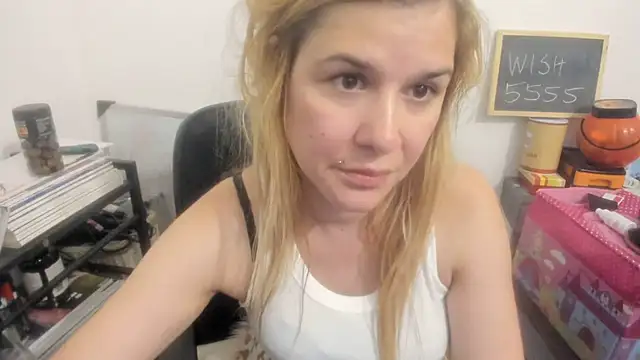 XXX chat uživo modela new_but_cute