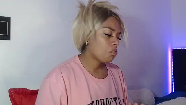 ladyrd1's Live XXX Chat