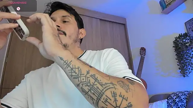 alejandro_stark Chat XXX in diretta