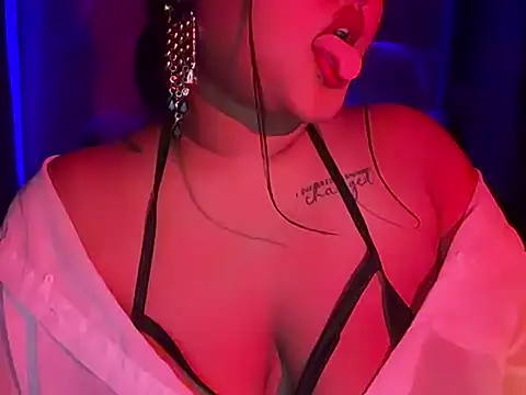 kiara-11's Live XXX Chat