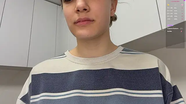 Carolini_i Adlı Modelin Canlı XXX Sohbeti