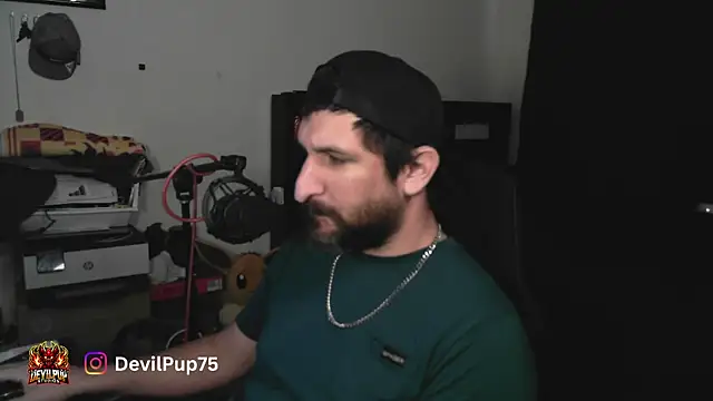 הופעת וובקאם של DevilPup75_