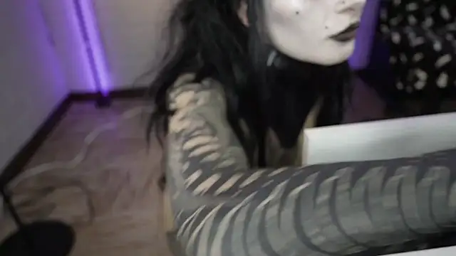 insania_9999_ Chat XXX in diretta