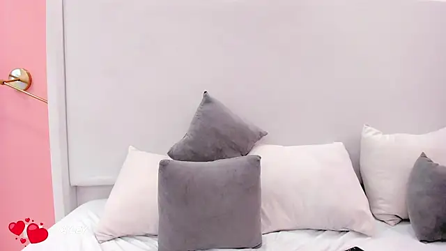 Chat +18 de riley_dolly ao vivo