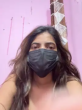 Miss_Pretty011: διαδικτυακό σόου στην κάμερα