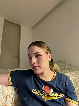 NicoleCut Adlı Modelin Canlı XXX Sohbeti