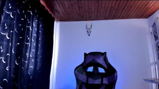 emilydolll666's Live XXX Chat