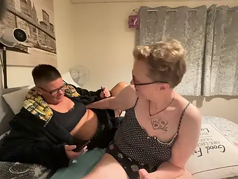 XXX chat uživo modela Curvy-Jinx