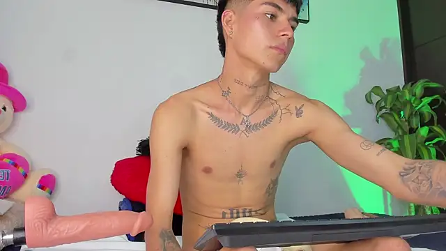 lukasstrong_ Adlı Modelin Canlı XXX Sohbeti