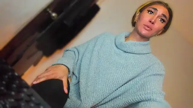 MistressNextDoor_ Live XXX-Chat