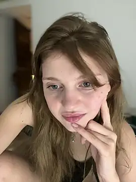 Emaline_Fane Adlı Modelin Canlı XXX Sohbeti
