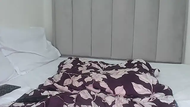Bella_2025's Live XXX Chat