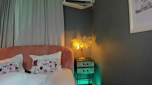 AmedeeaBanks' Live XXX Chat