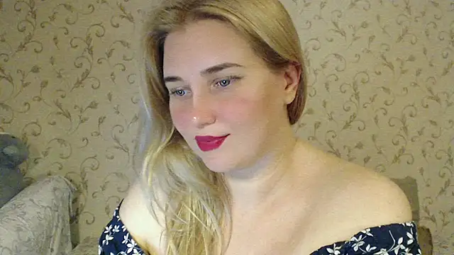 mmmPinUpGirl Adlı Modelin Canlı XXX Sohbeti