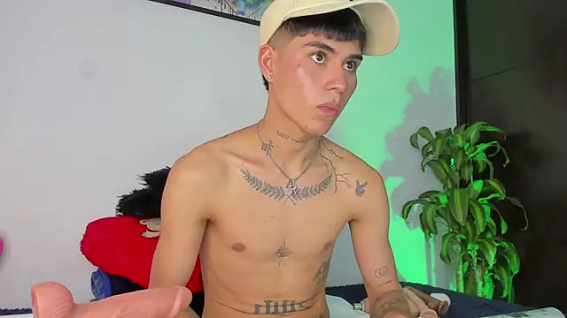 Chat XXX en directo de lukasstrong_