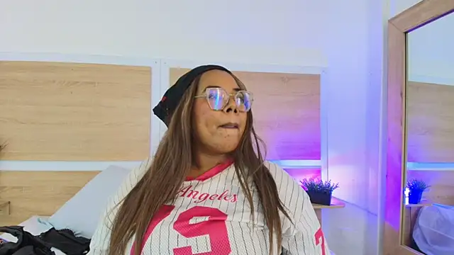 Your_big_ebony_goddness' Live XXX Chat