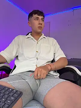 XXX chat uživo modela OLIVER_K