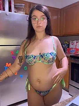 Chat +18 de joeystaciee ao vivo