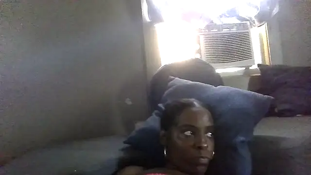 SlimThickMoka's Live XXX Chat