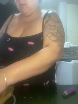 Chat +18 de Tata0807 ao vivo