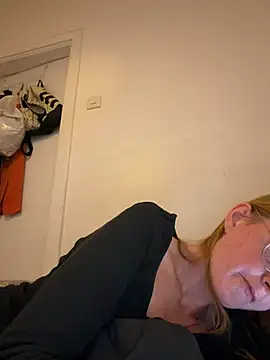 jannis1992 Adlı Modelin Canlı XXX Sohbeti