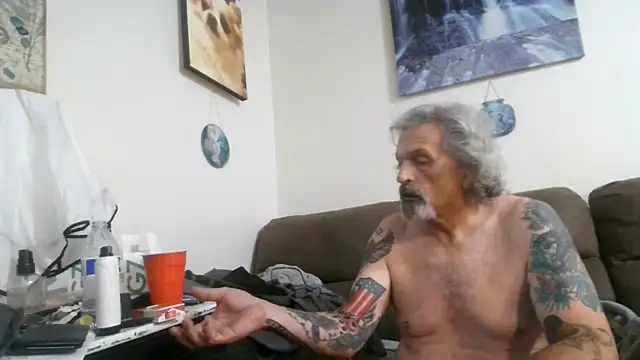 Czat XXX na żywo – Harley1414Vicky