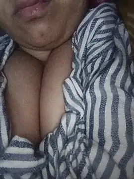 Radika345 লাইভ XXX চ্যাট