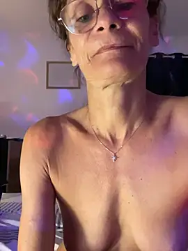 Chris06d22@xh Live XXX-Chat