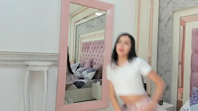 NahomiDeluxe's Live XXX Chat