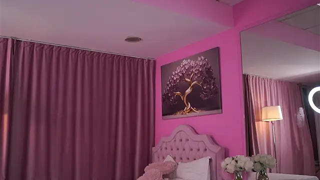 LaraBrynn's Live XXX Chat