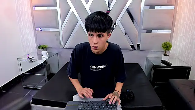 MikeHunteer Chat XXX in diretta