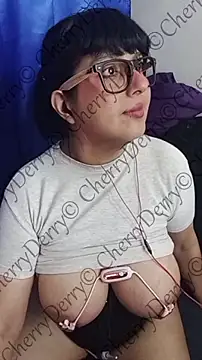 XXX chat uživo modela CherryDerry