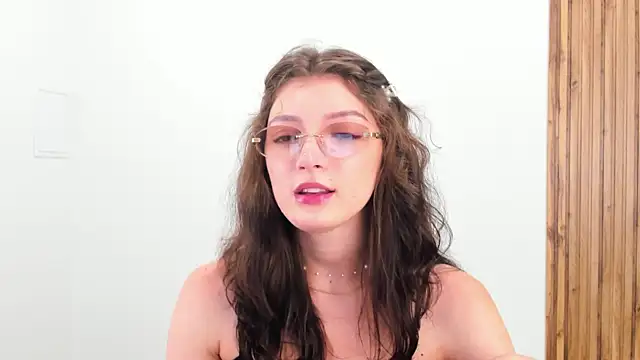 SophiaProve's Live XXX Chat