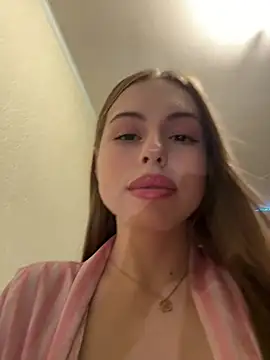 LOLAskk Chat XXX in diretta