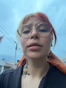 Chatroom XXX en direct de YunoRose_