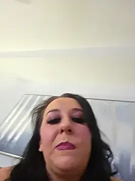 Chatroom XXX en direct de CreamVixen