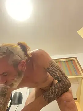 צ'אט XXX בשידור חי של crisfootlicker