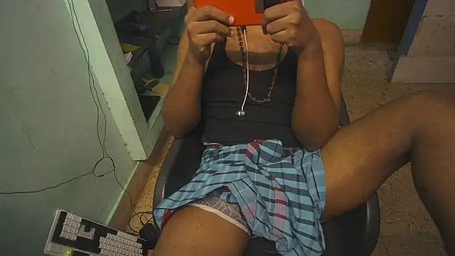 Tamil_KDD's Live XXX Chat