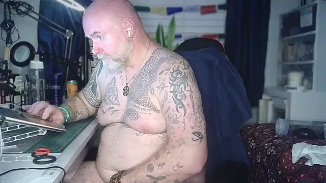 Tattooed_Dilf_01 Chat XXX in diretta