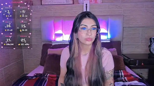XXX chat uživo modela mia_devine_