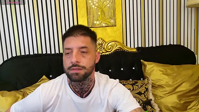 צ'אט XXX בשידור חי של TommyDum