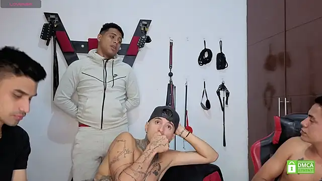 EliteBoysLive: онлайн-секс-чат