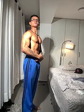 Paradise_boy__ Chat XXX live