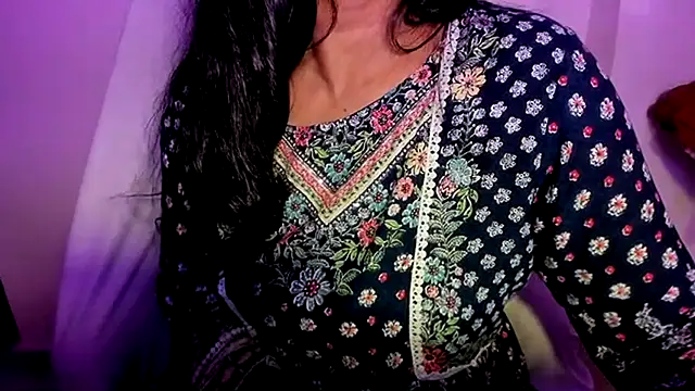 TheShyGirl_ Adlı Modelin Canlı XXX Sohbeti